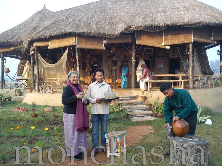 Early morning refreshment. Guests having fresh "Date Juice" @ monchasha"