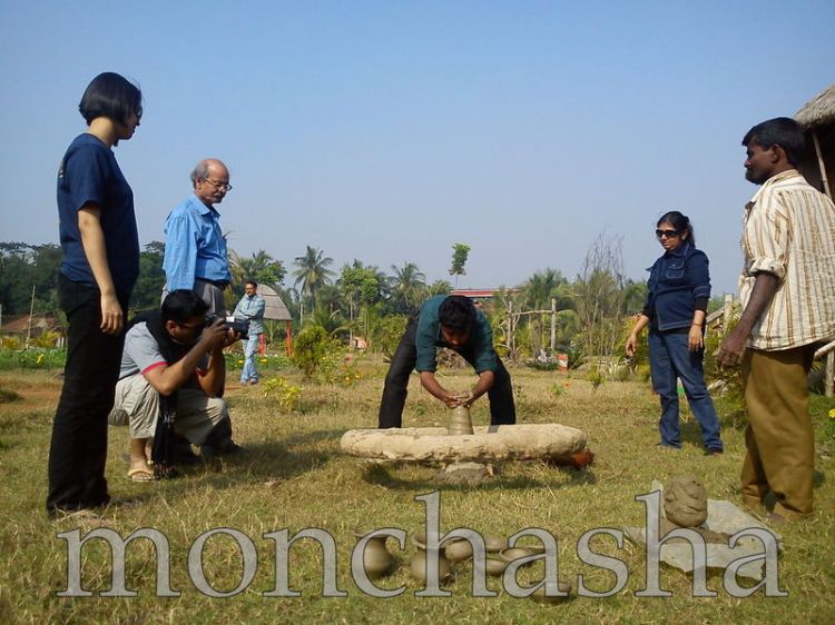 Pottery Demonstration for the guests of monchasha